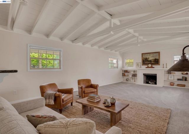 935 2nd Ave, Pinole, CA 94564