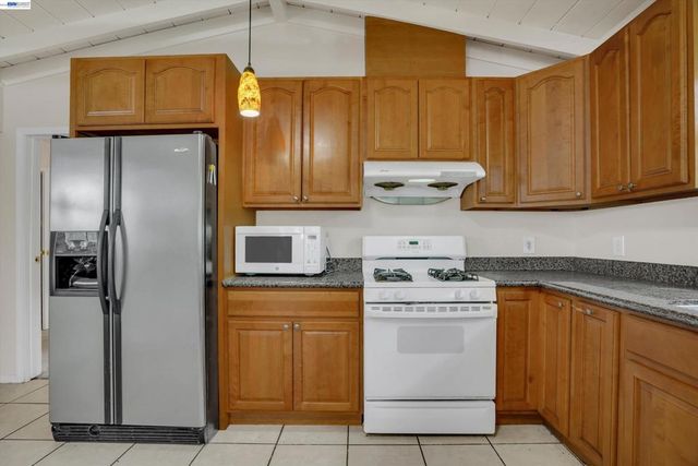 935 2nd Ave, Pinole, CA 94564