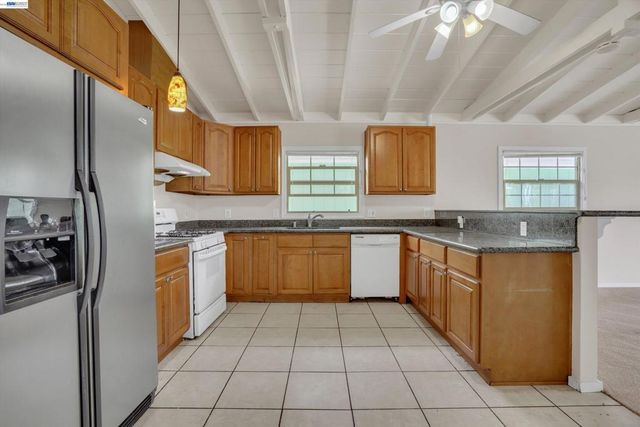 935 2nd Ave, Pinole, CA 94564