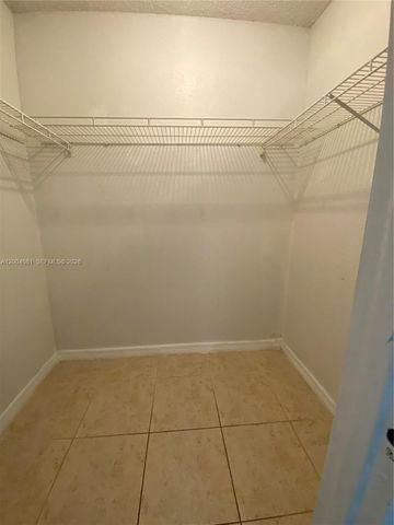 17600 NW 68th Ave B2009, Hialeah, FL 33015