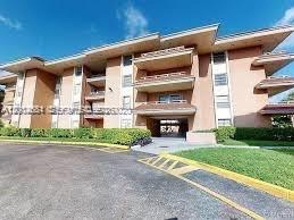 17600 NW 68th Ave B2009, Hialeah, FL 33015
