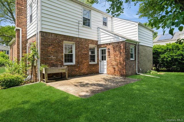 212 Fernwood Terrace, Garden City, NY 11530