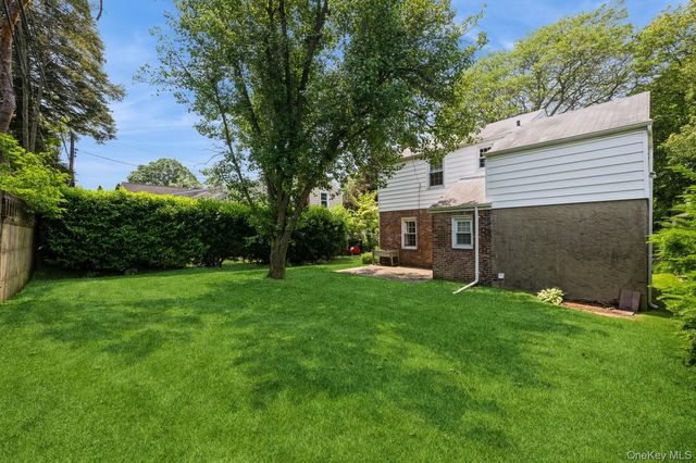 212 Fernwood Terrace, Garden City, NY 11530