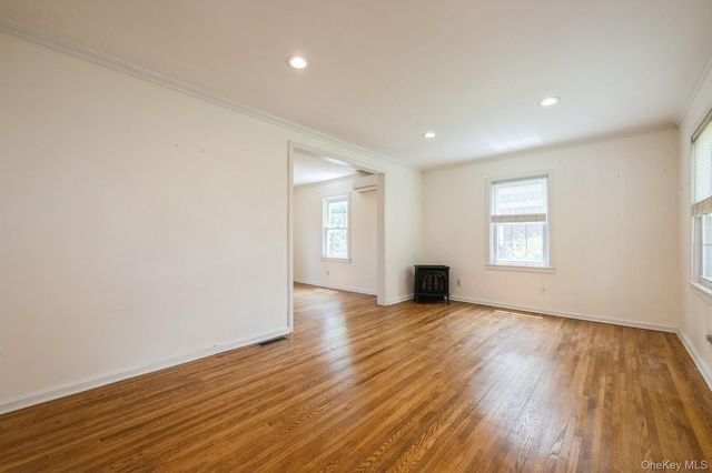 212 Fernwood Terrace, Garden City, NY 11530