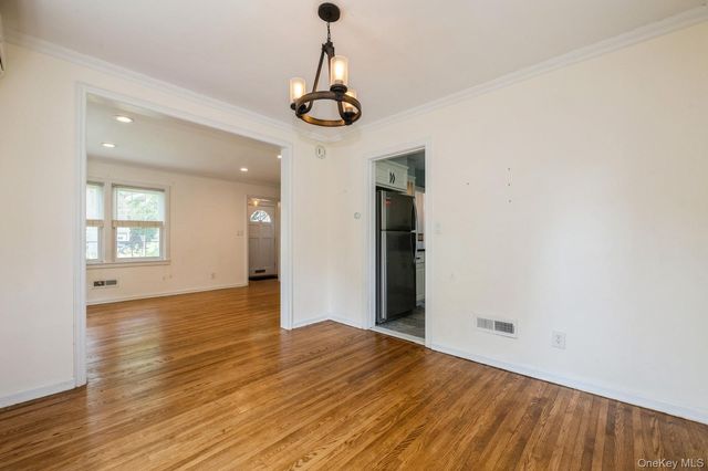 212 Fernwood Terrace, Garden City, NY 11530
