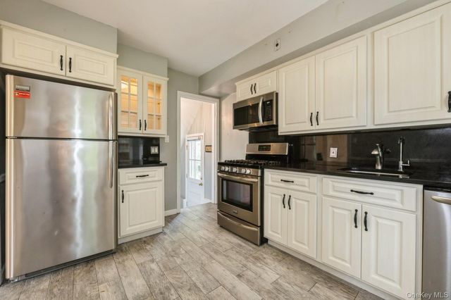 212 Fernwood Terrace, Garden City, NY 11530