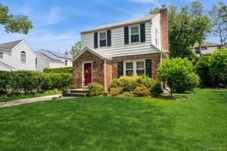 212 Fernwood Terrace, Garden City, NY 11530