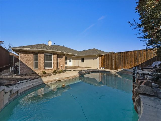 402 Tanglewood Drive, Wylie, TX 75098