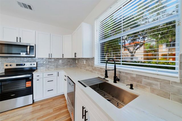 1551 Seagrape Way, Hollywood, FL 33019