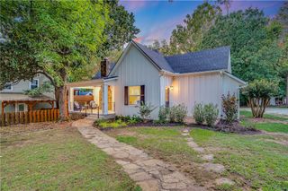 319 S College Avenue, Fayetteville, AR 72701