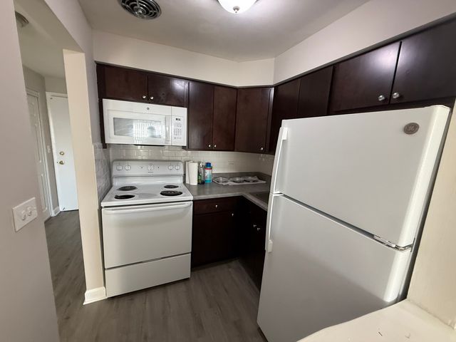 7300 W North Avenue 2G, Elmwood Park, IL 60707