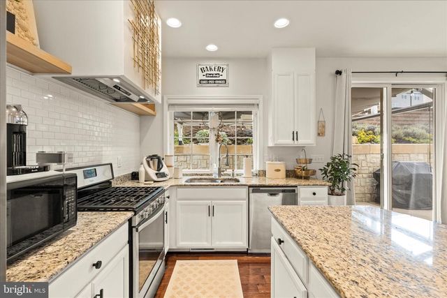 120 AVA DR, Red Lion, PA 17356