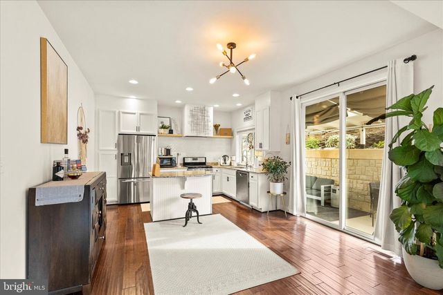 120 AVA DR, Red Lion, PA 17356