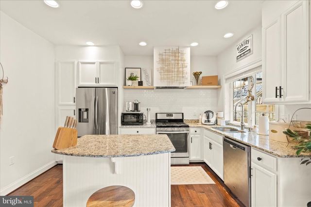 120 AVA DR, Red Lion, PA 17356