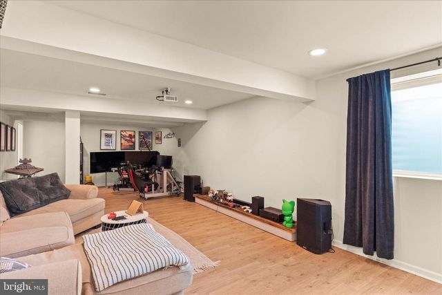 120 AVA DR, Red Lion, PA 17356