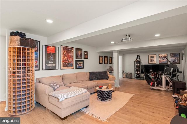 120 AVA DR, Red Lion, PA 17356