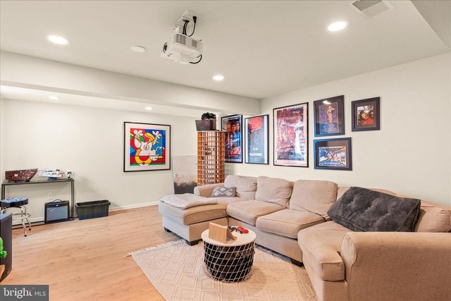 120 AVA DR, Red Lion, PA 17356