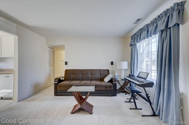 1169 W Marshall Street, Ferndale, MI 48220