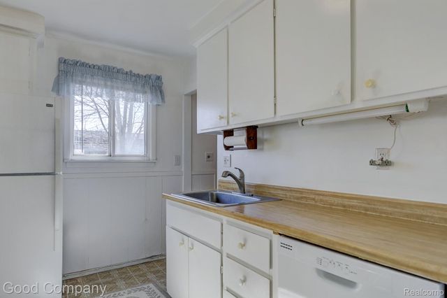 1169 W Marshall Street, Ferndale, MI 48220