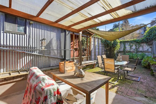 733 Loring Ave, Crockett, CA 94525