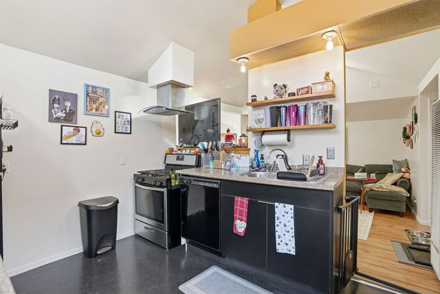 733 Loring Ave, Crockett, CA 94525