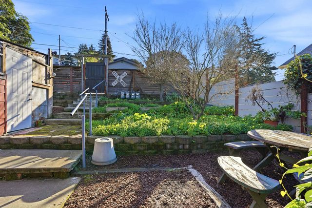 733 Loring Ave, Crockett, CA 94525