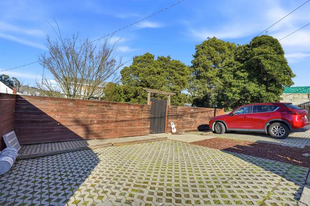 733 Loring Ave, Crockett, CA 94525