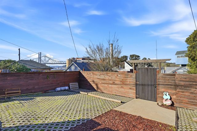 733 Loring Ave, Crockett, CA 94525