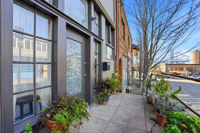 733 Loring Ave, Crockett, CA 94525