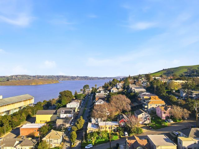 733 Loring Ave, Crockett, CA 94525