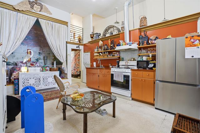 733 Loring Ave, Crockett, CA 94525