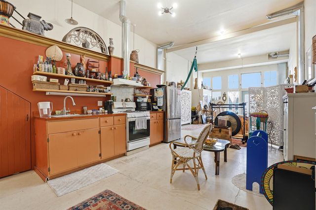 733 Loring Ave, Crockett, CA 94525