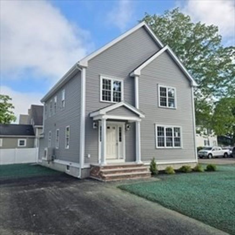 82 Carroll Ave, Brockton, MA 02301