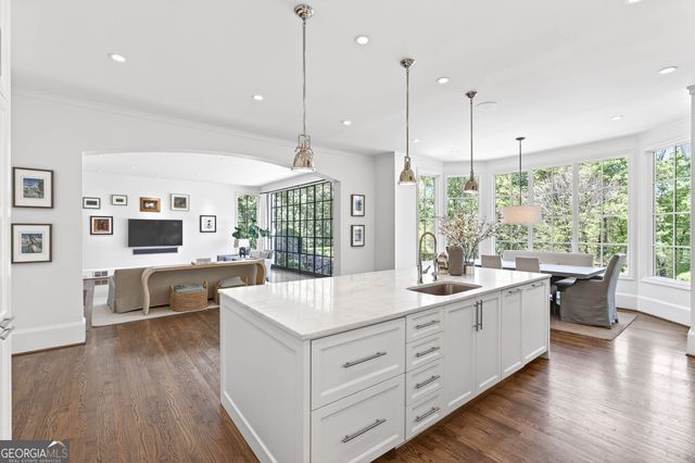 516 Tara Trail, Atlanta, GA 30327