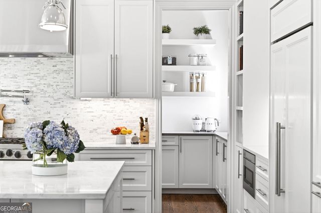 516 Tara Trail, Atlanta, GA 30327