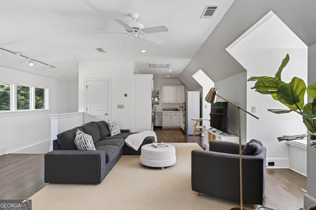 516 Tara Trail, Atlanta, GA 30327