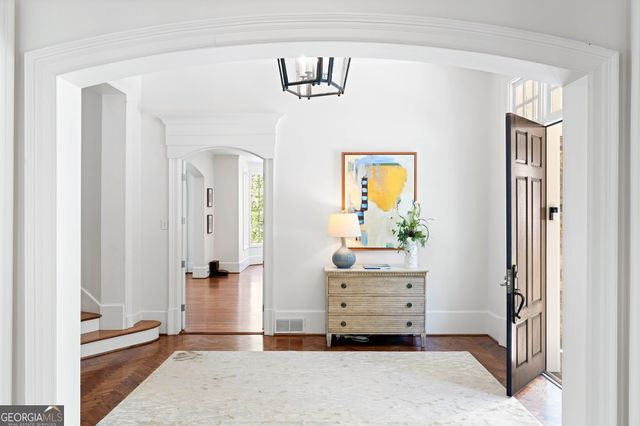 516 Tara Trail, Atlanta, GA 30327