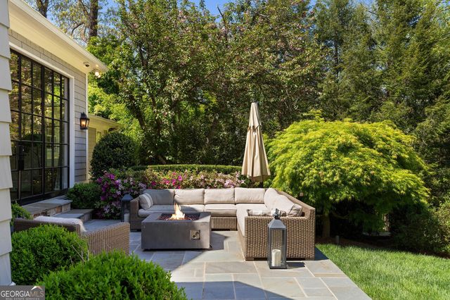 516 Tara Trail, Atlanta, GA 30327