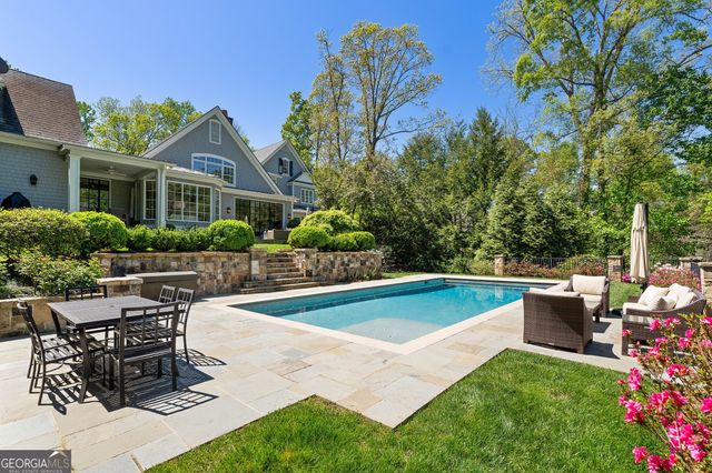 516 Tara Trail, Atlanta, GA 30327