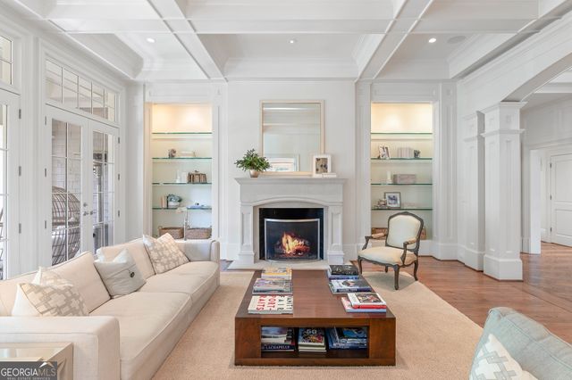 516 Tara Trail, Atlanta, GA 30327