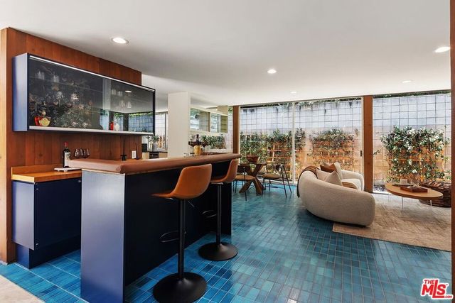 515 N Roxbury Drive, Beverly Hills, CA 90210