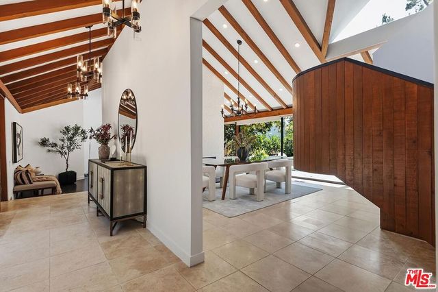 515 N Roxbury Drive, Beverly Hills, CA 90210