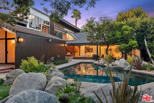 515 N Roxbury Drive, Beverly Hills, CA 90210