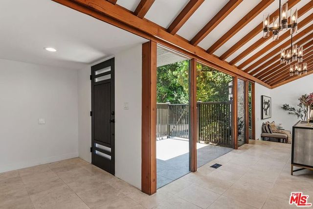 515 N Roxbury Drive, Beverly Hills, CA 90210