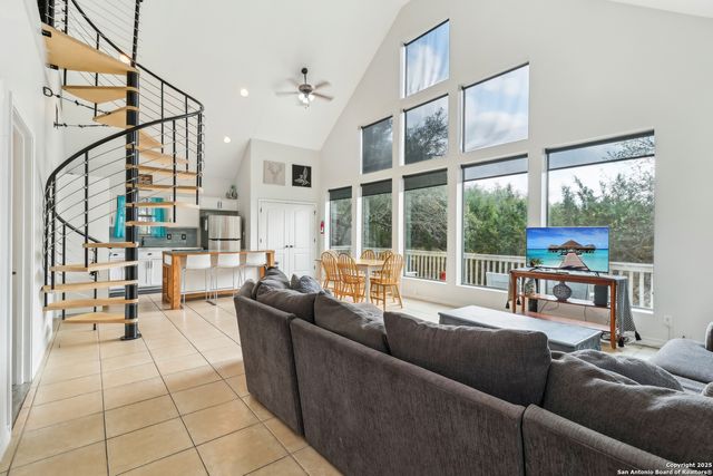 208 Woodridge, Canyon Lake, TX 78133