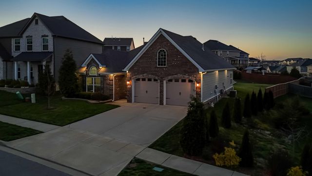 204 Blackthorn Drive, Nicholasville, KY 40356