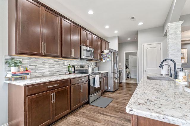 204 Blackthorn Drive, Nicholasville, KY 40356