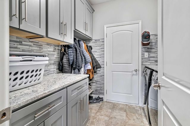 204 Blackthorn Drive, Nicholasville, KY 40356