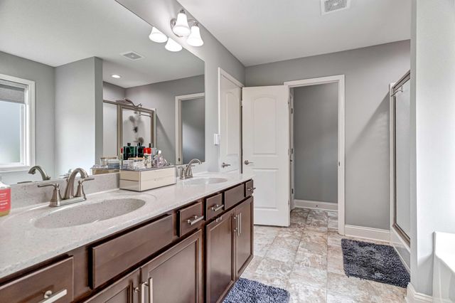 204 Blackthorn Drive, Nicholasville, KY 40356