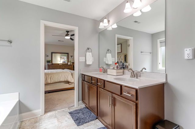 204 Blackthorn Drive, Nicholasville, KY 40356